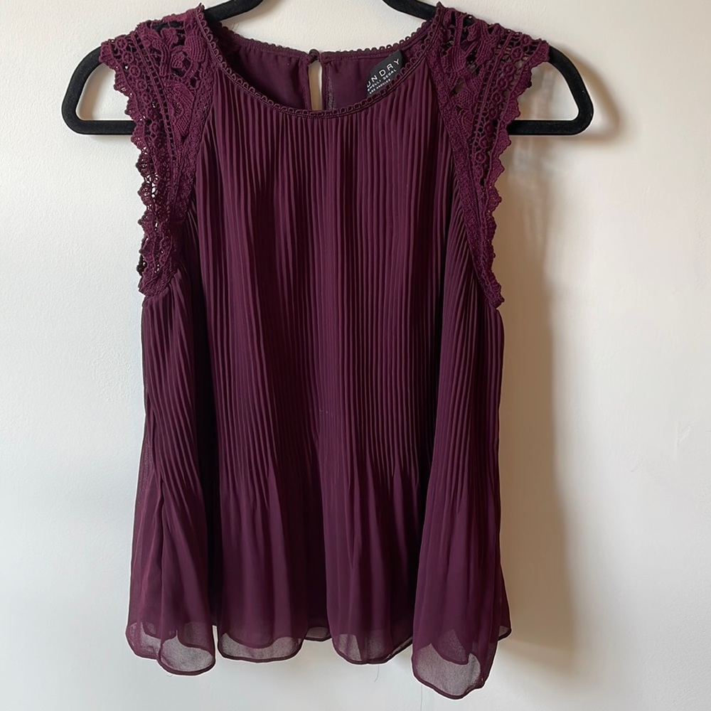Laundry by Shelli Segal Pleated Plum Top Size XS